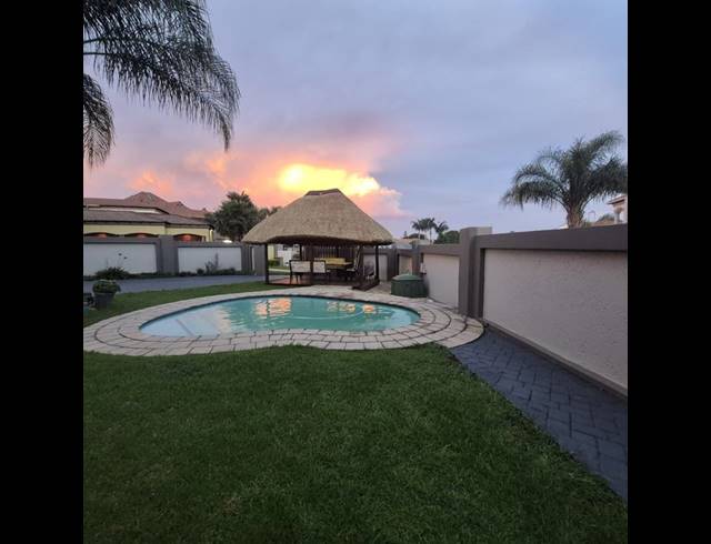 5 BEDROOM HOUSE FOR SALE IN RUIMSIG